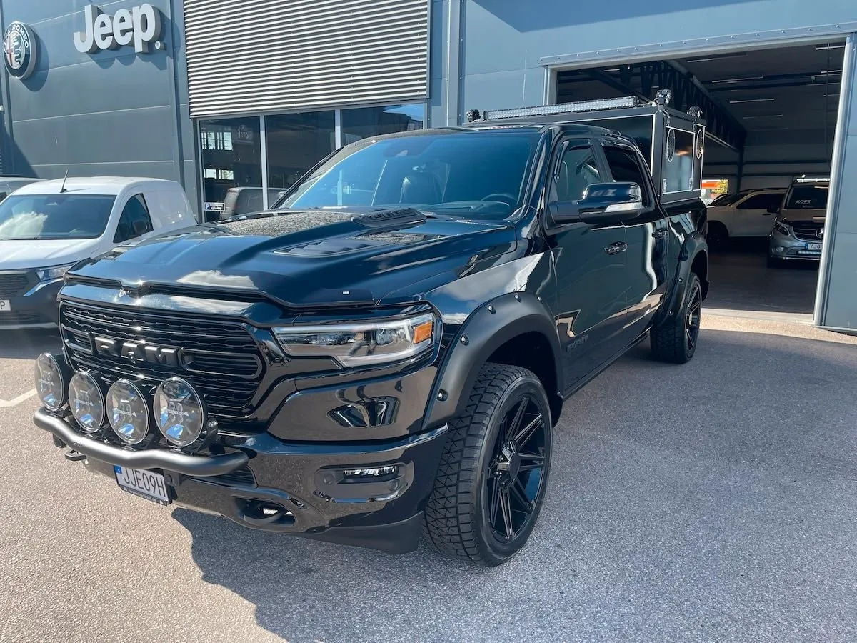 Vehicle image 13