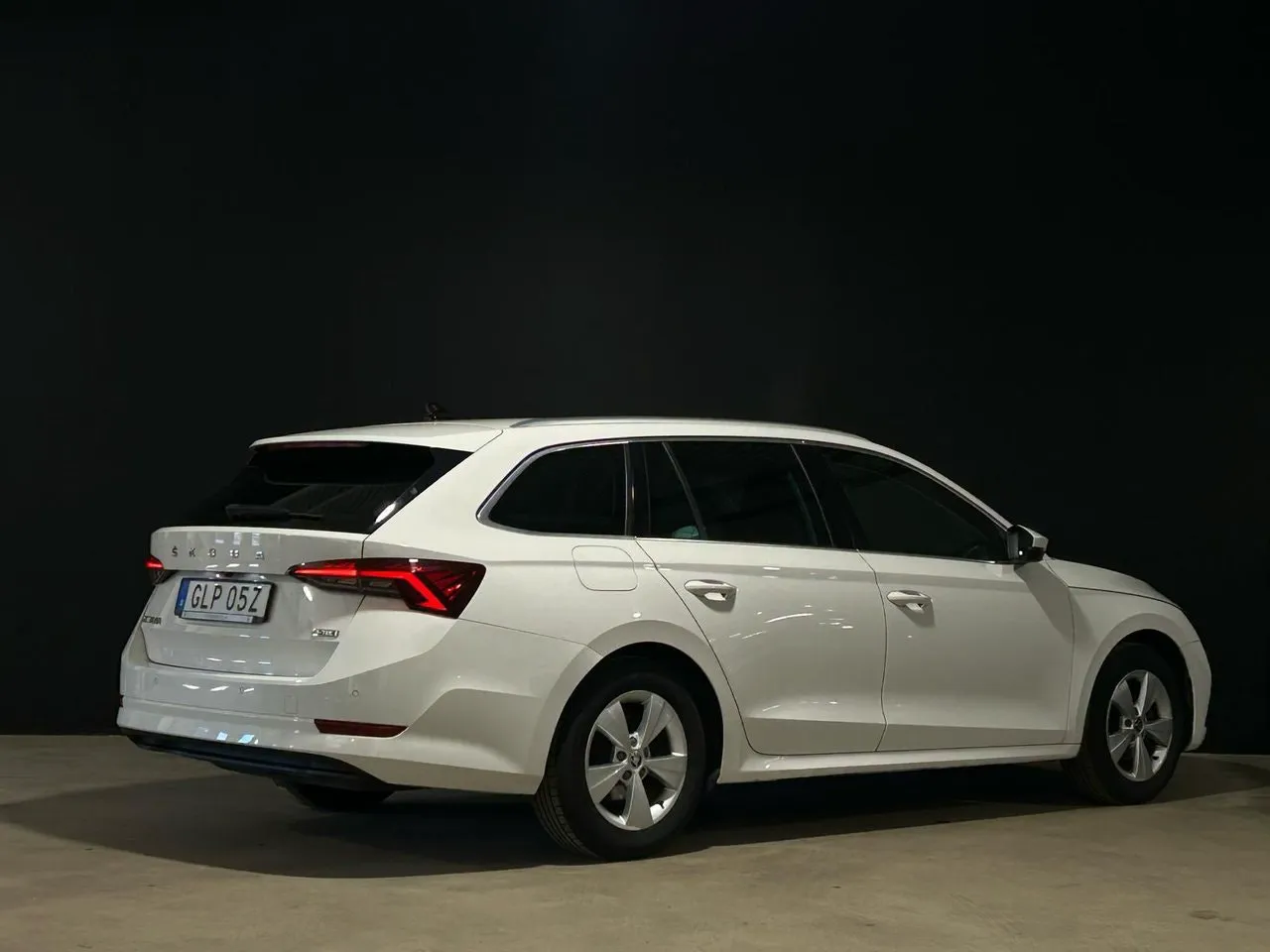 Vehicle image 6