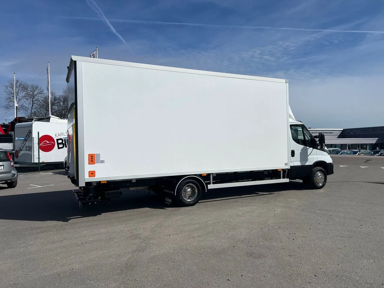 Vehicle image 20