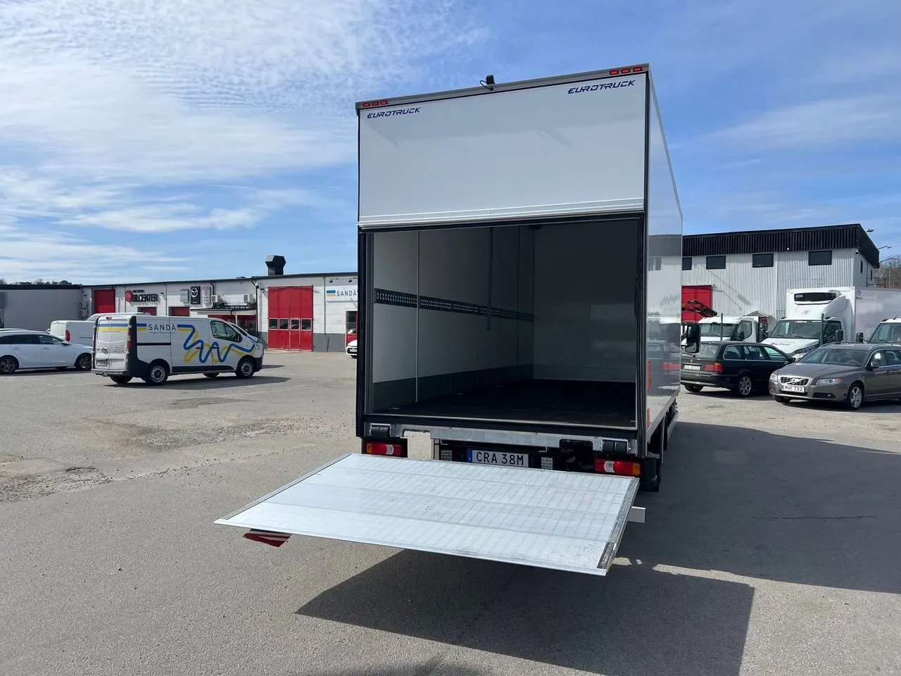 Vehicle image 9