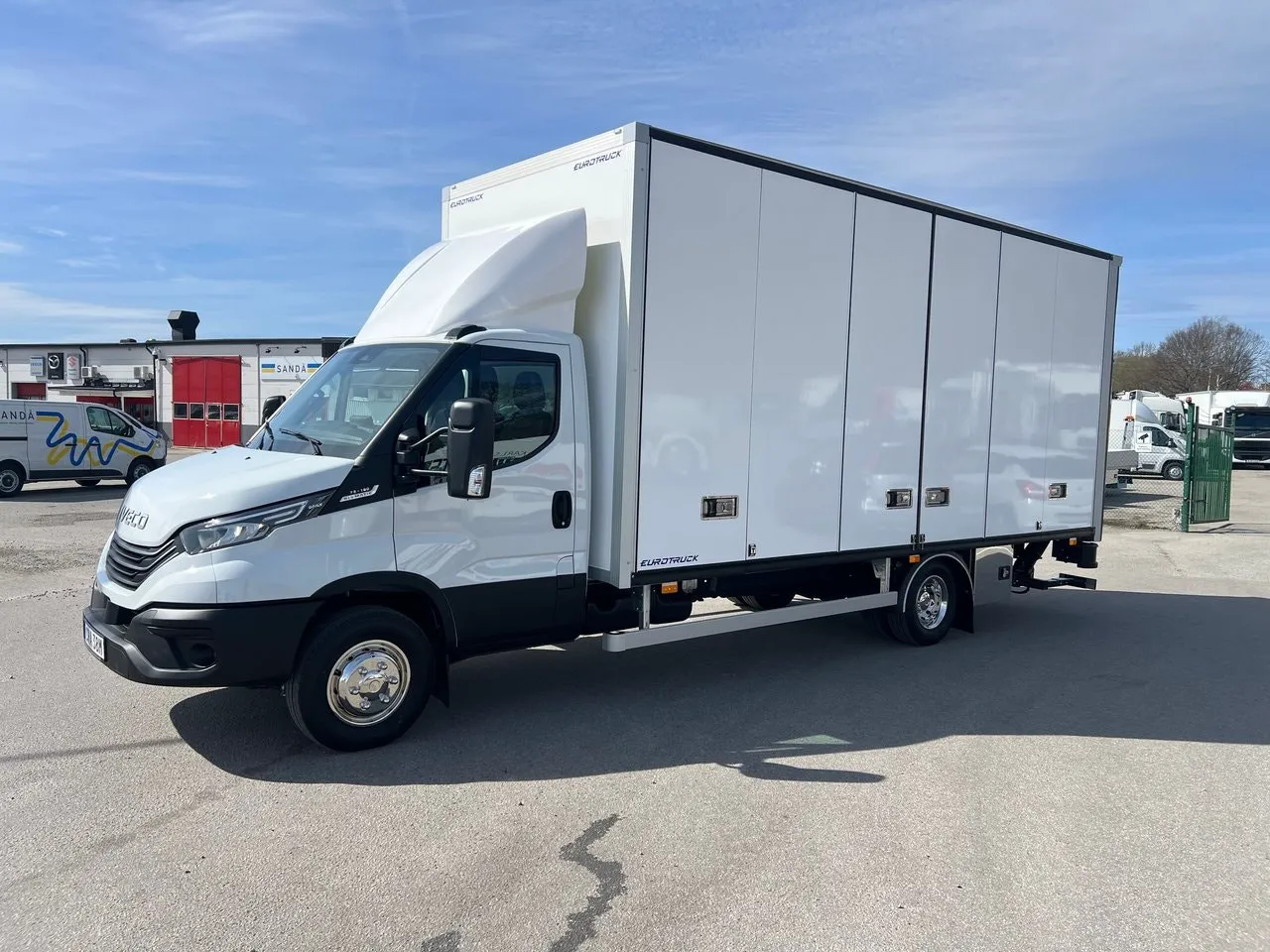Vehicle image 37
