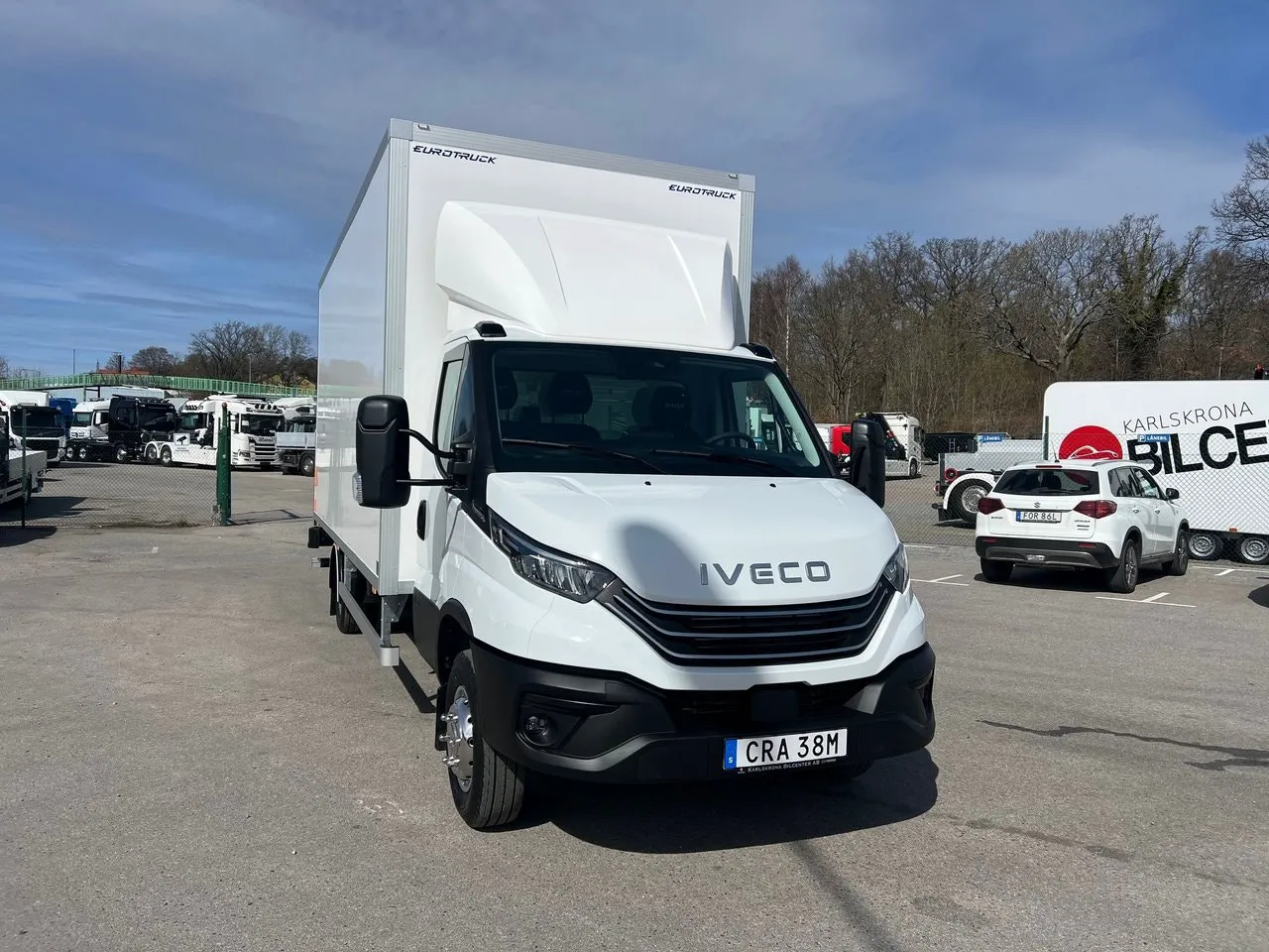 Vehicle image 32
