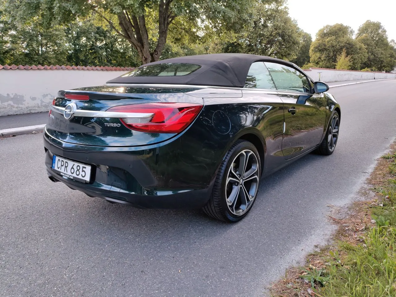 Vehicle image 13