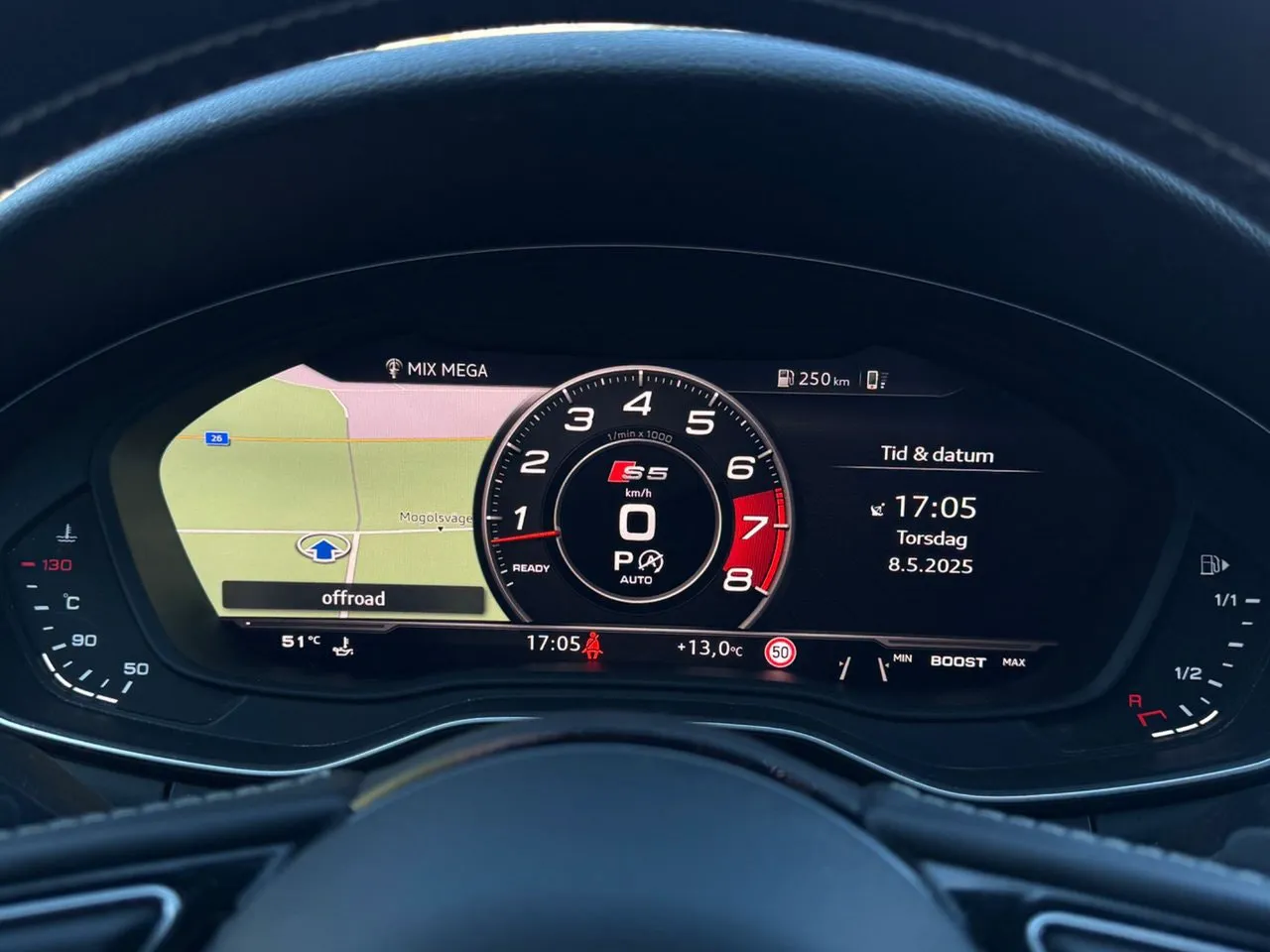 Vehicle image 16