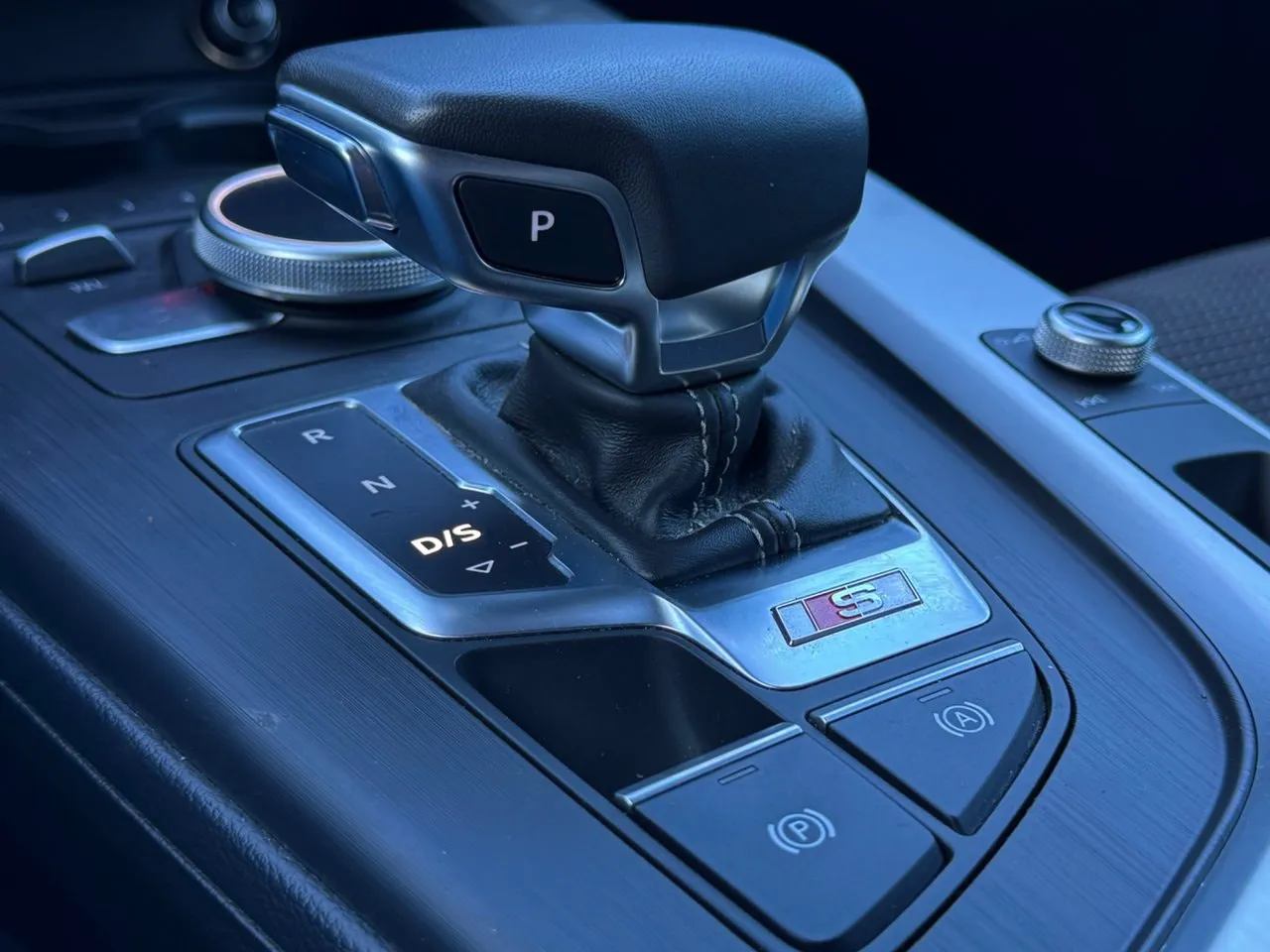 Vehicle image 30
