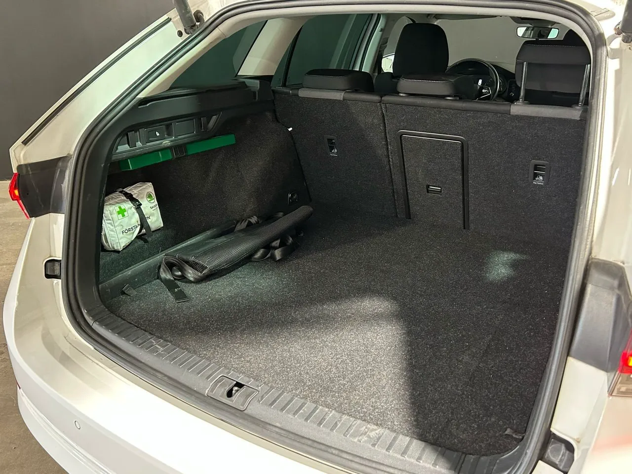 Vehicle image 18