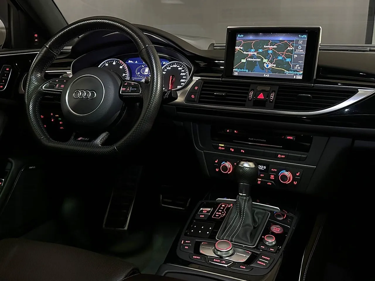 Vehicle image 14