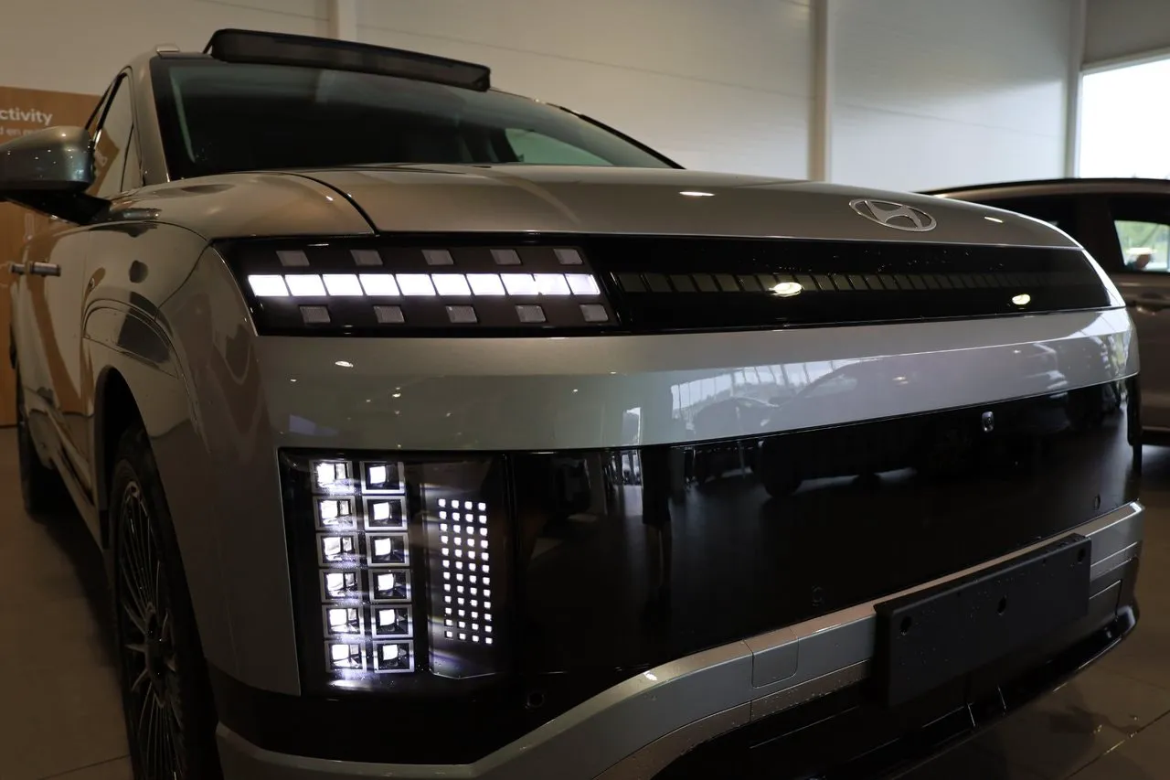 Vehicle image 32