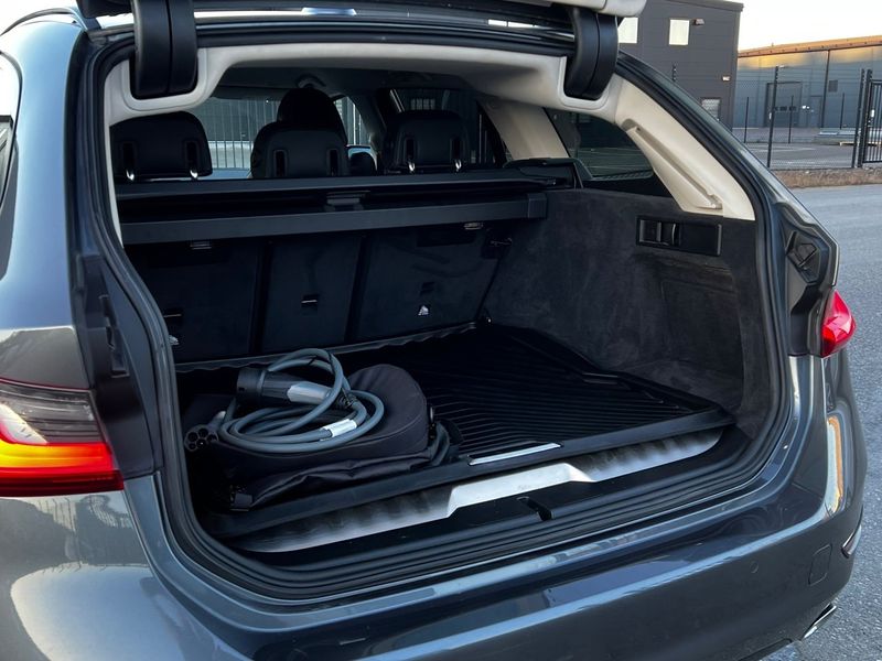 BMW 330 bild 9