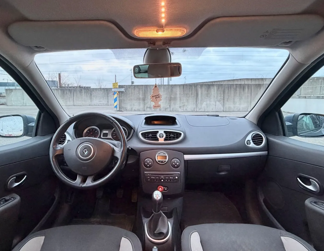 Vehicle image 6
