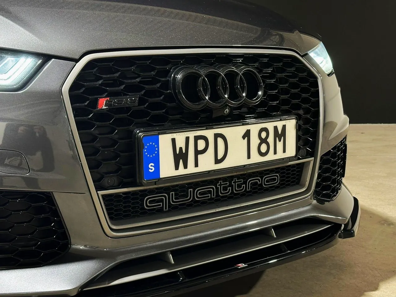 Vehicle image 30