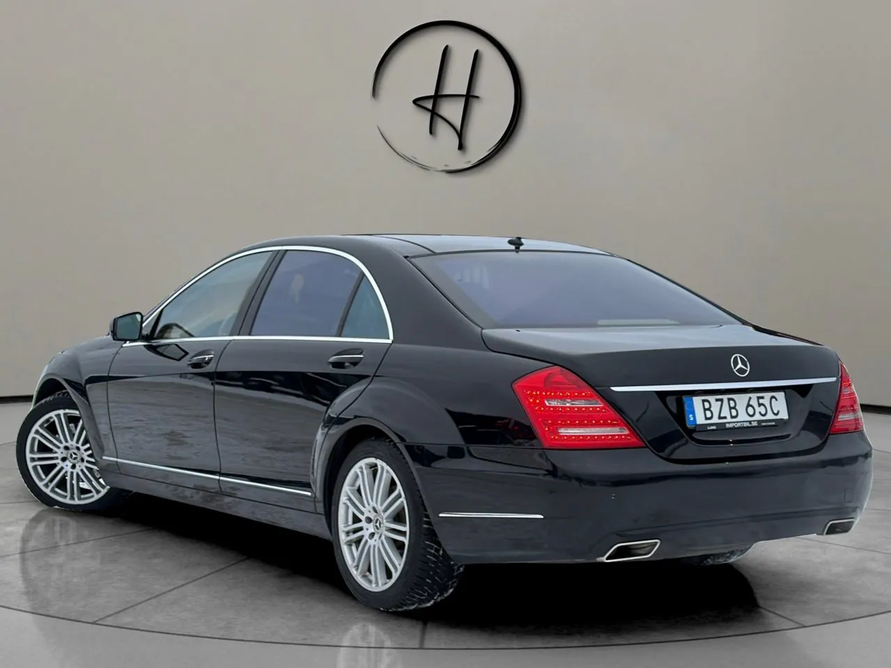 Vehicle image 7