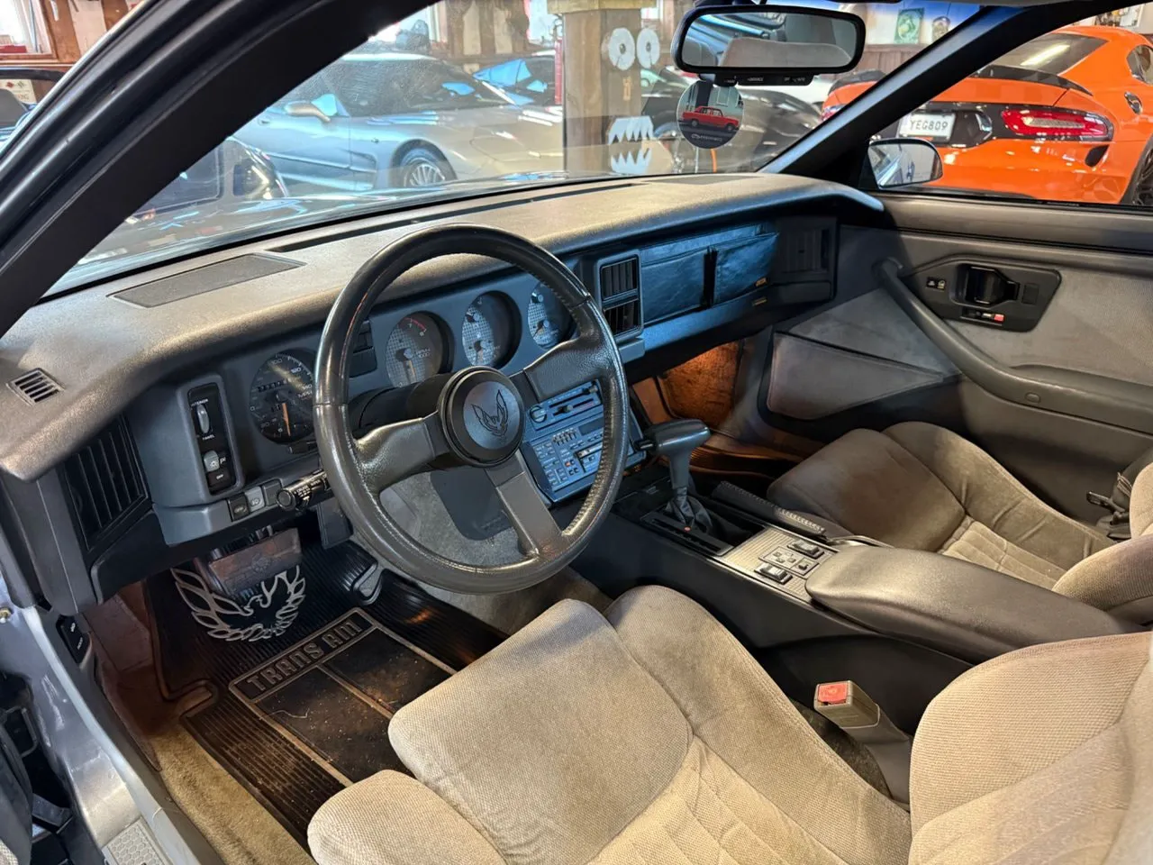 Vehicle image 19