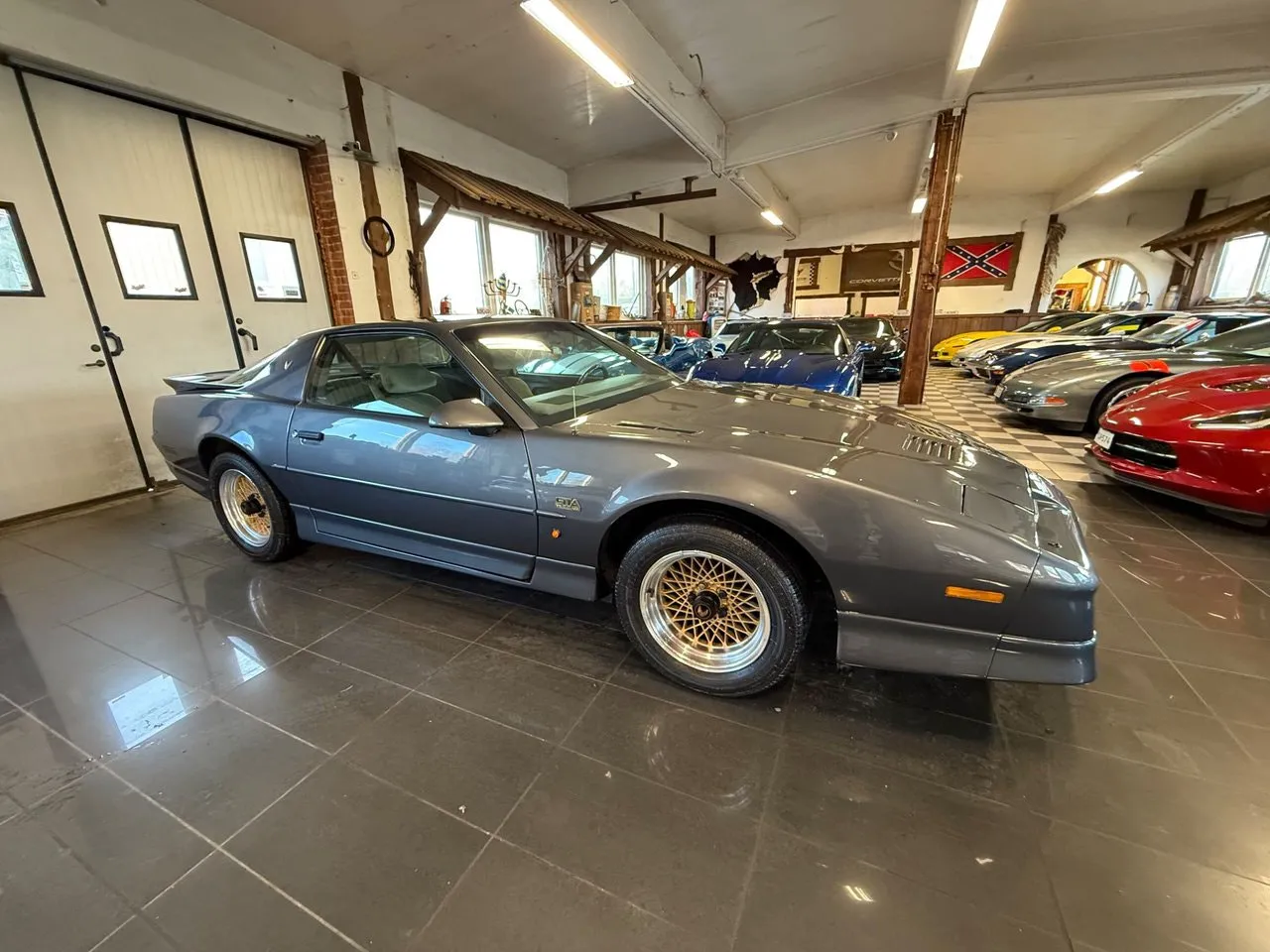 Vehicle image 15