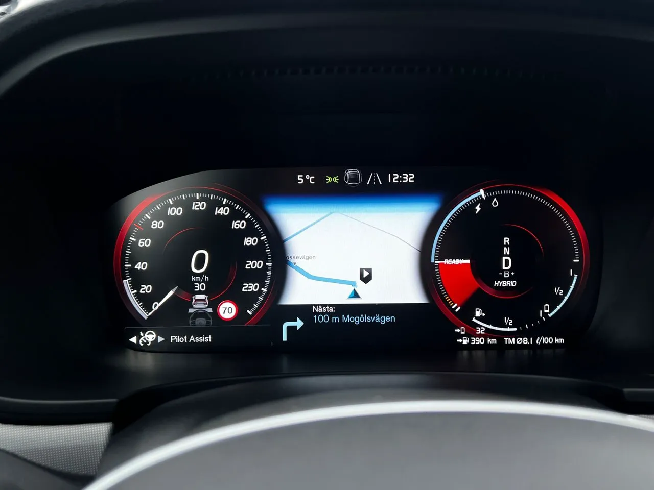 Vehicle image 13