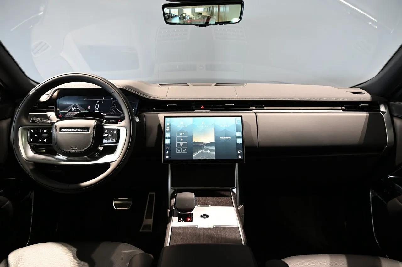 Vehicle image 14