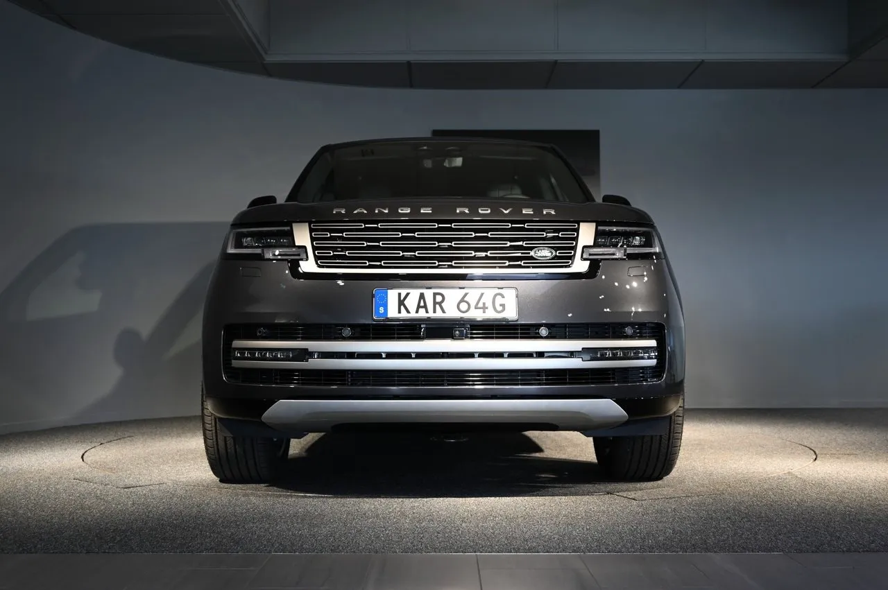Vehicle image 8