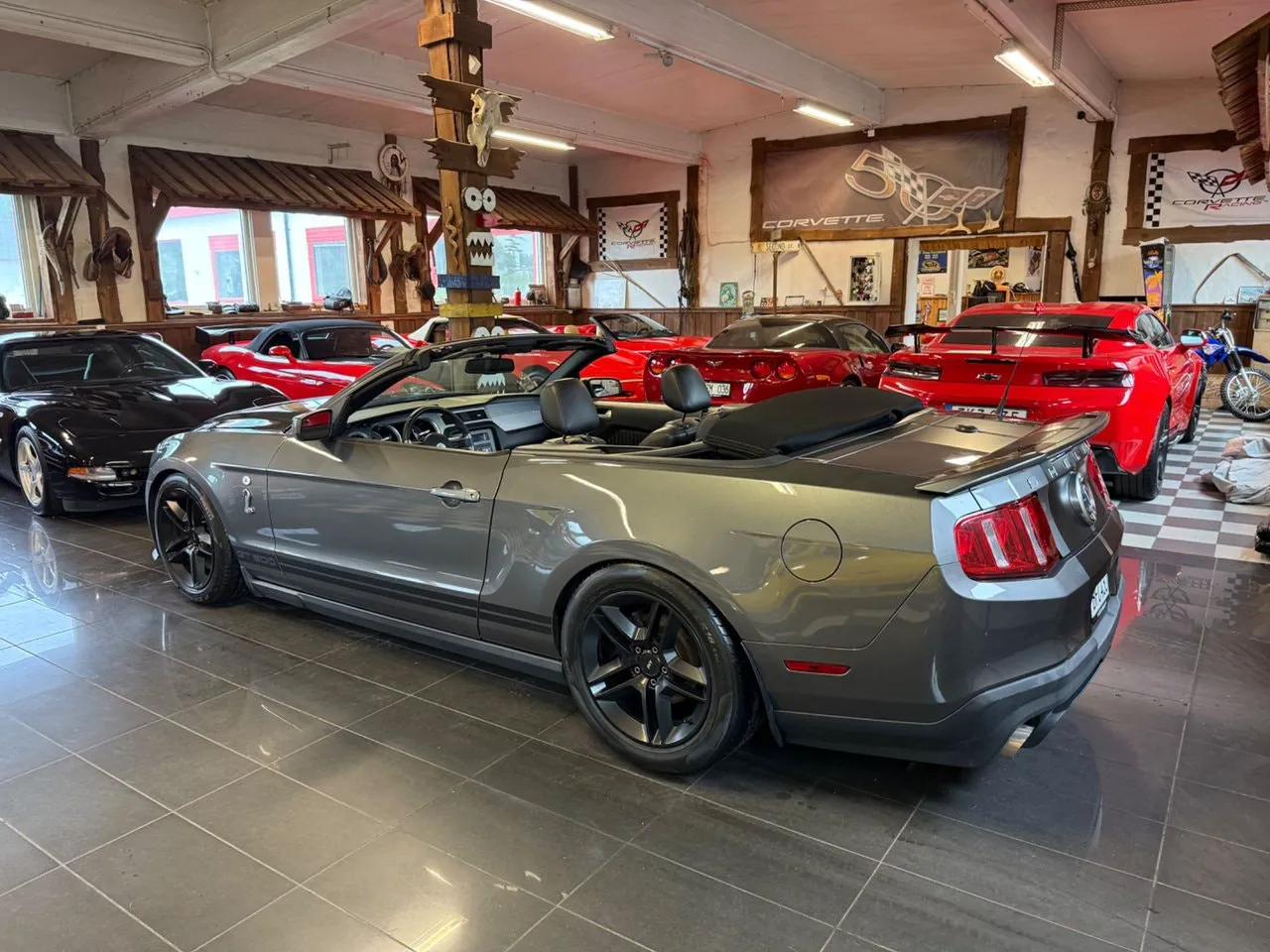 Vehicle image 14