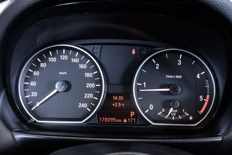 BMW 118 bild 22