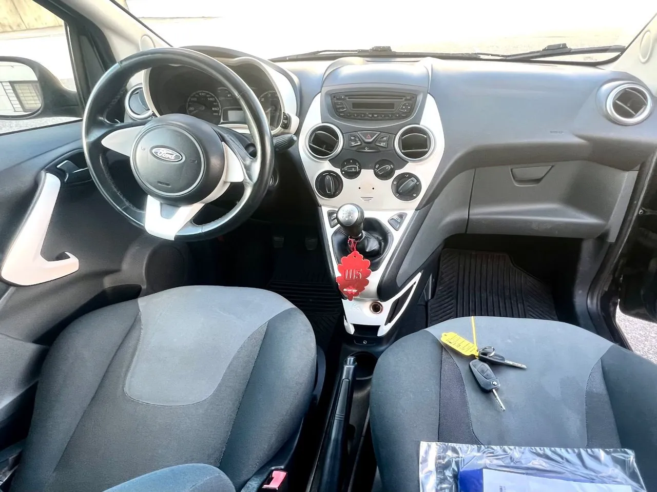 Vehicle image 6