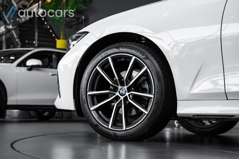 BMW 320 bild 8