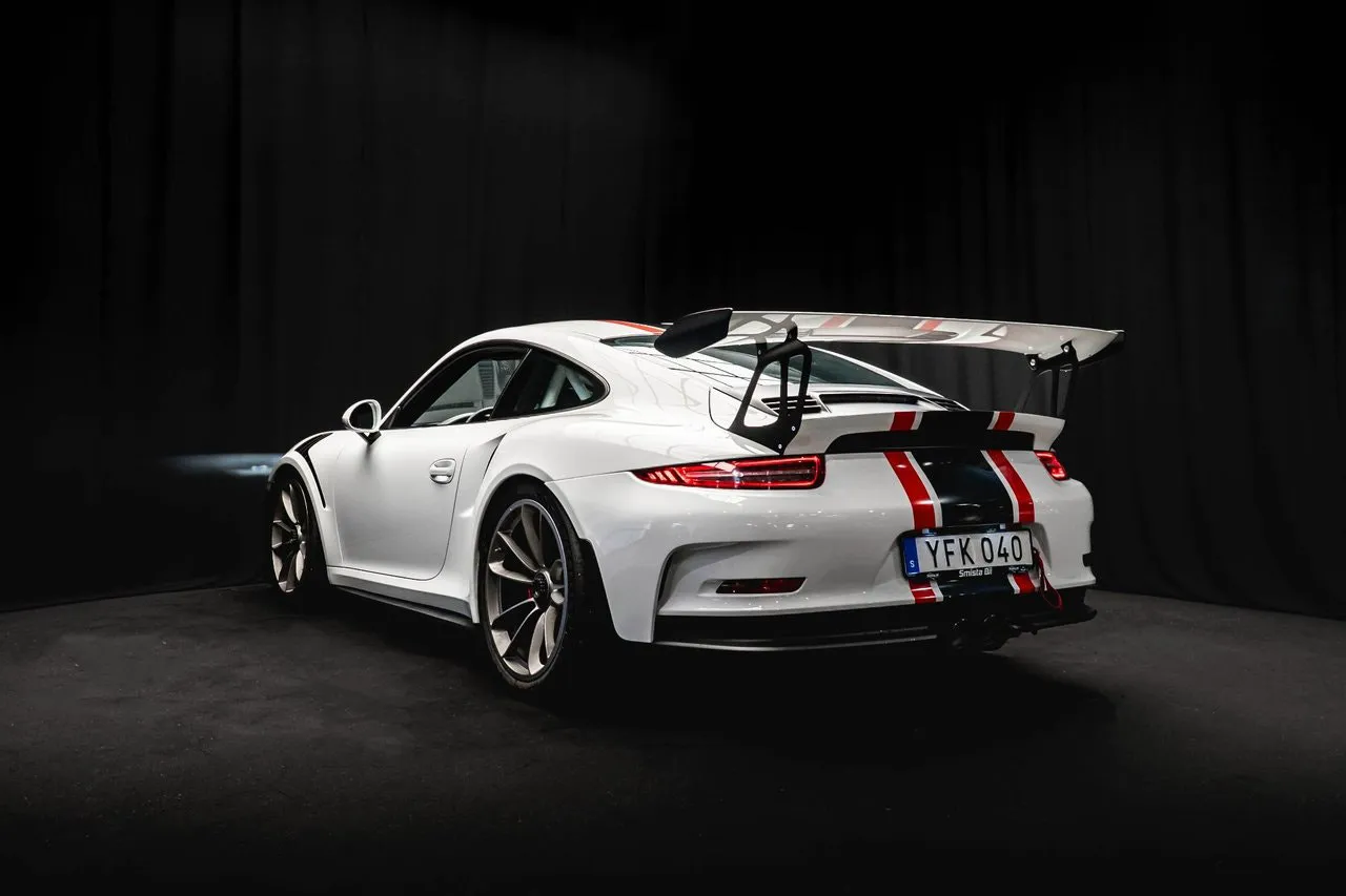 Vehicle image 11