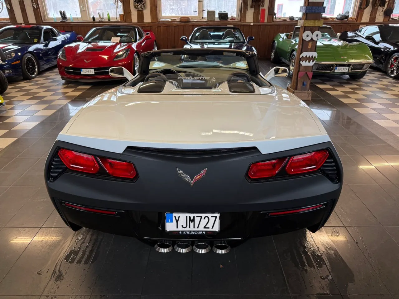 Vehicle image 16