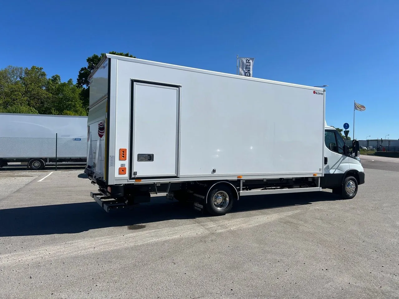 Vehicle image 26