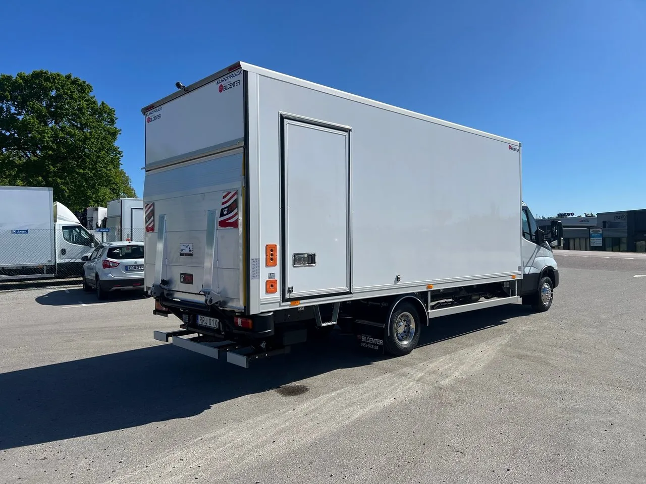 Vehicle image 28
