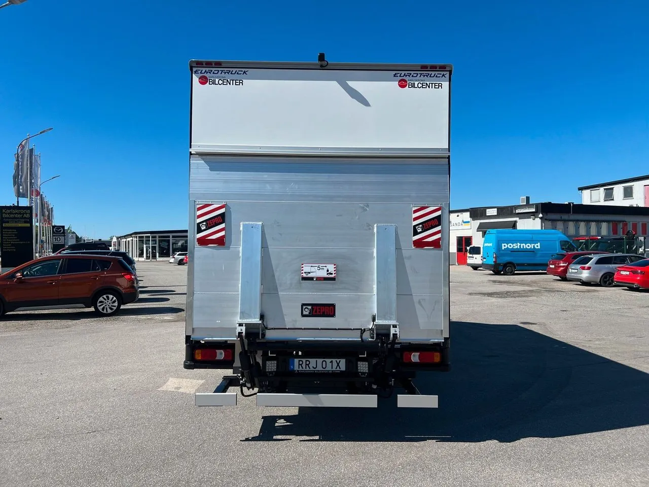 Vehicle image 6