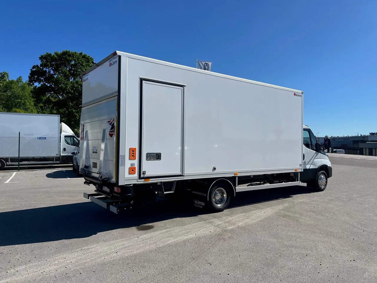 Vehicle image 27