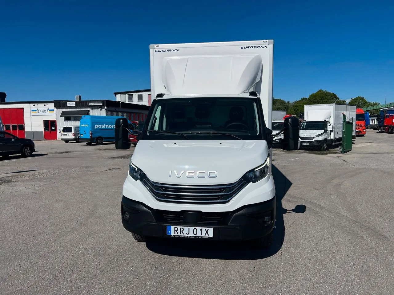 Vehicle image 15
