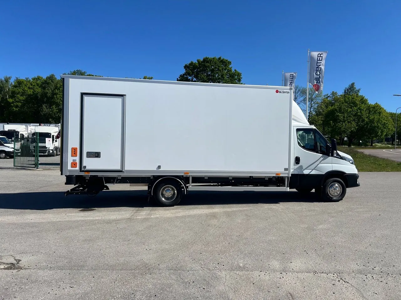 Vehicle image 23