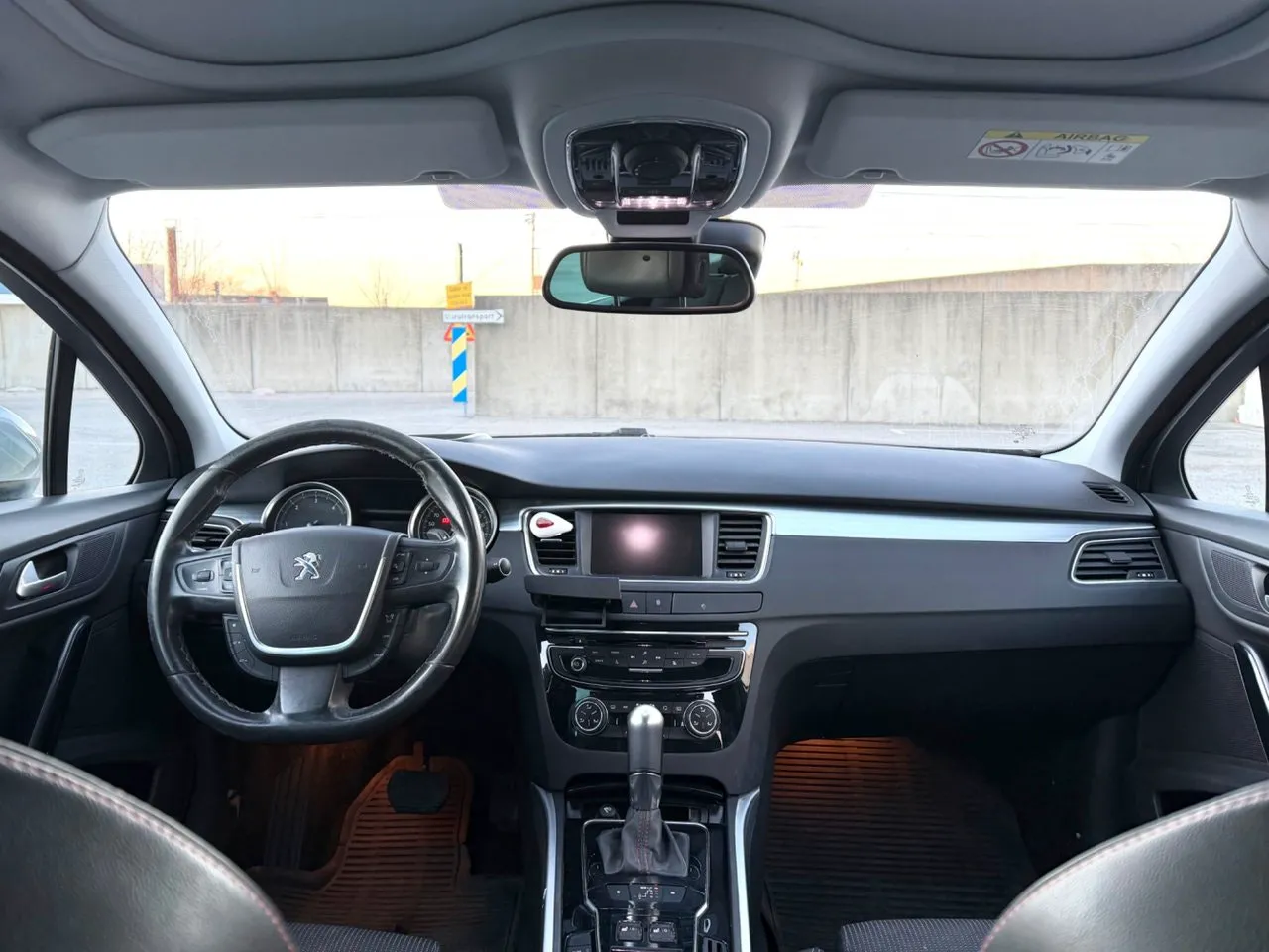 Vehicle image 6