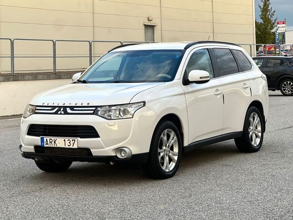 Mitsubishi Outlander 2.2 Di-D 4WD 7 sits Automat Business Euro 5 - 2014