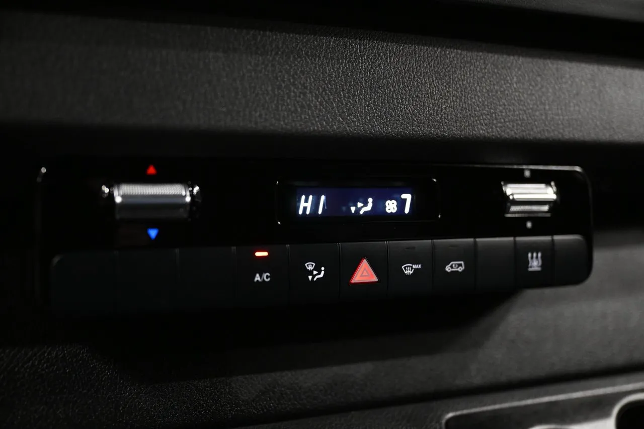 Vehicle image 27