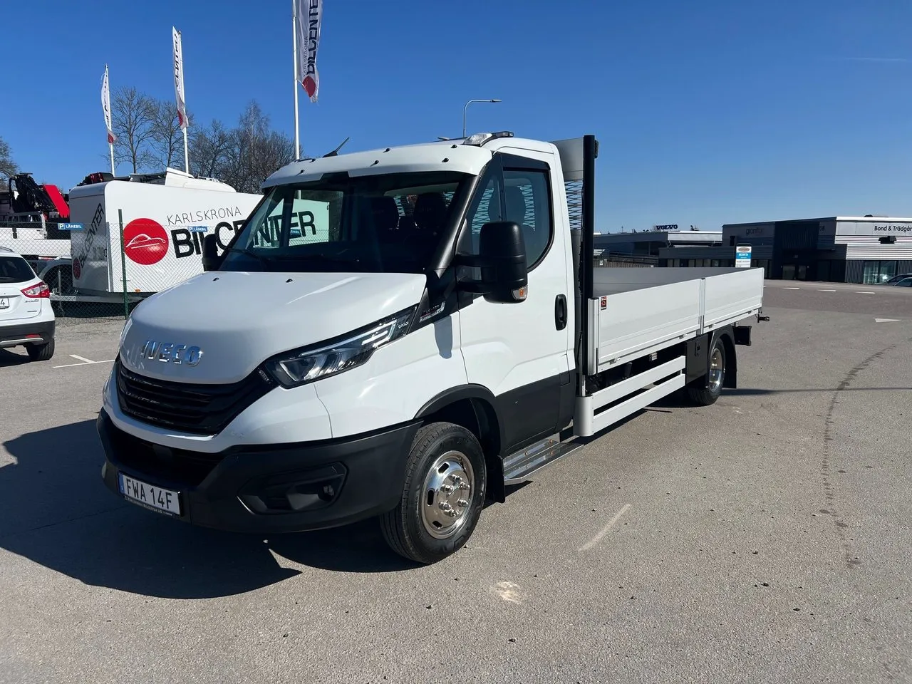 Vehicle image 32
