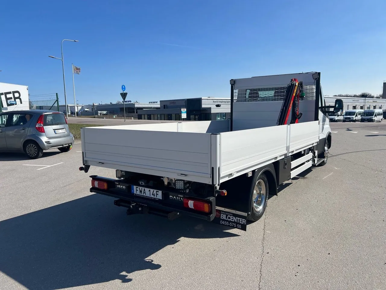 Vehicle image 16