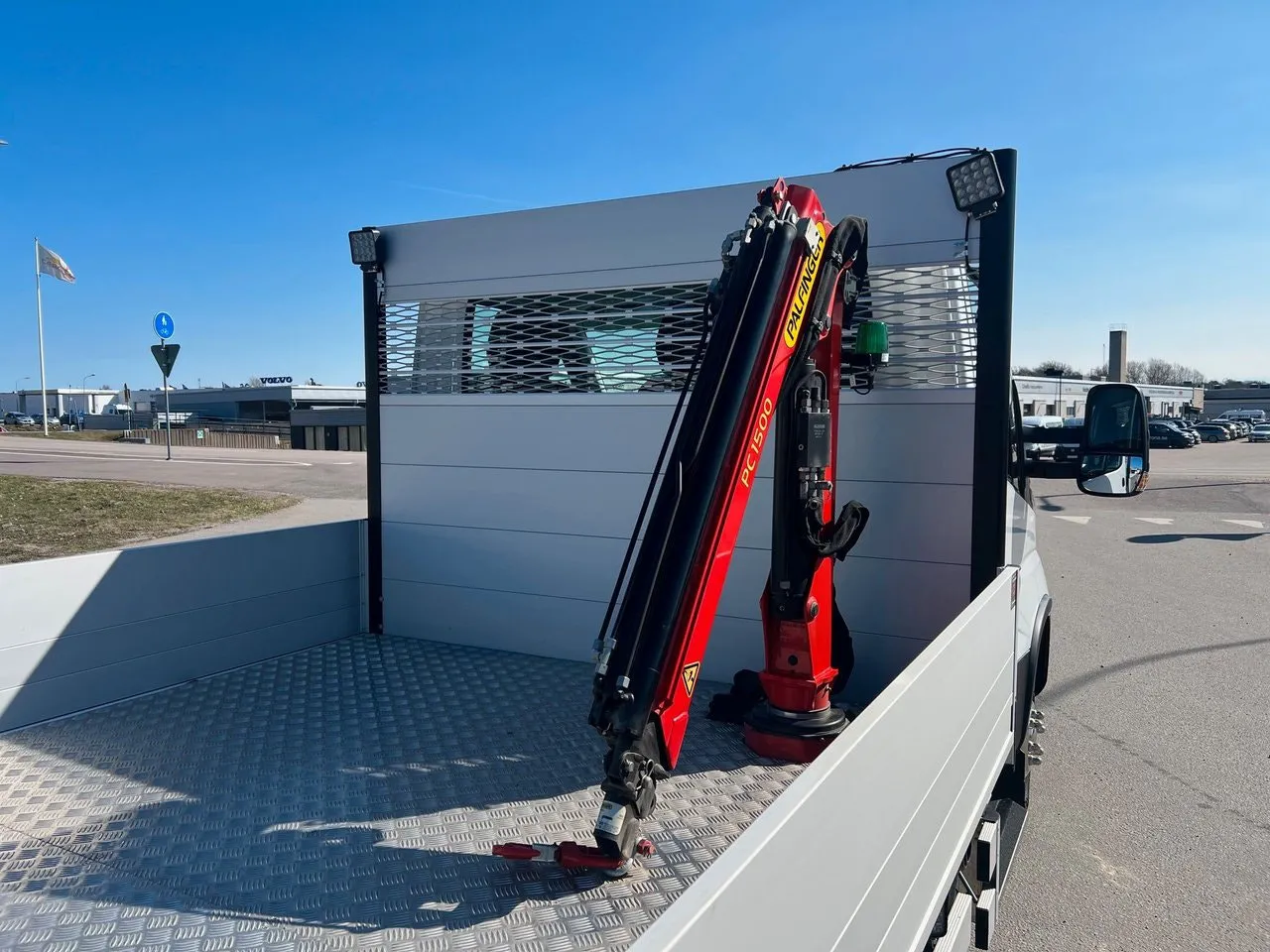 Vehicle image 25