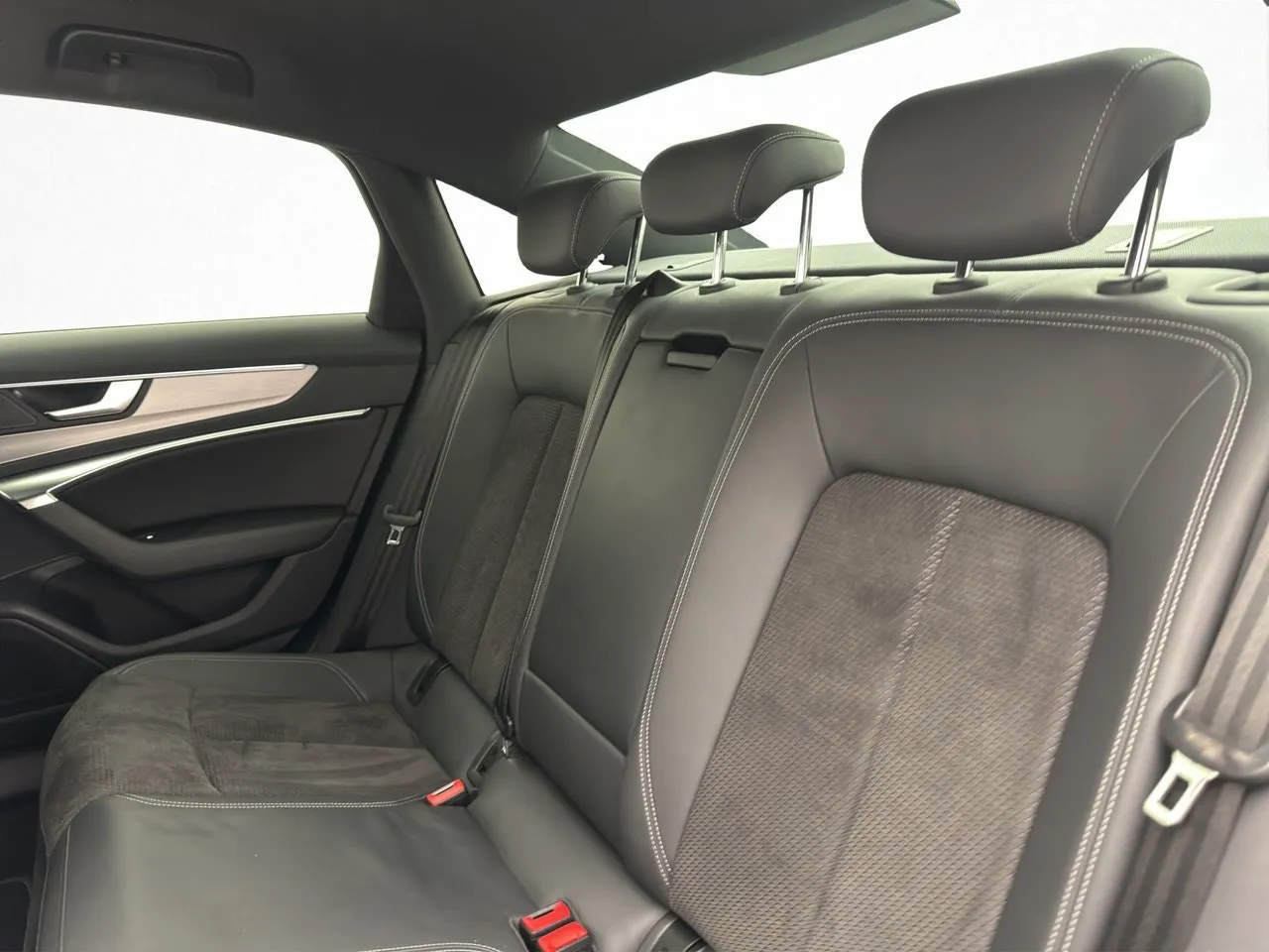 Vehicle image 28