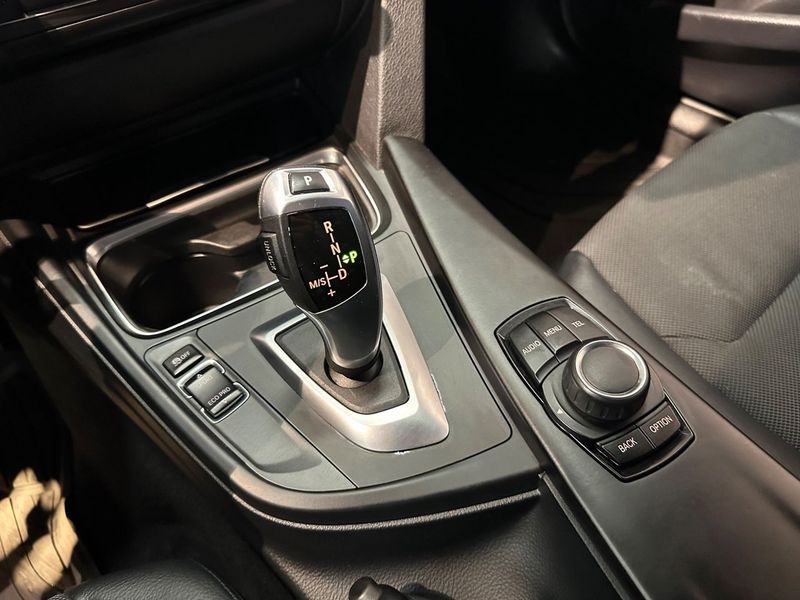 BMW 320 bild 16