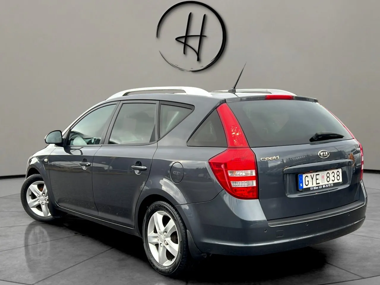 Vehicle image 7