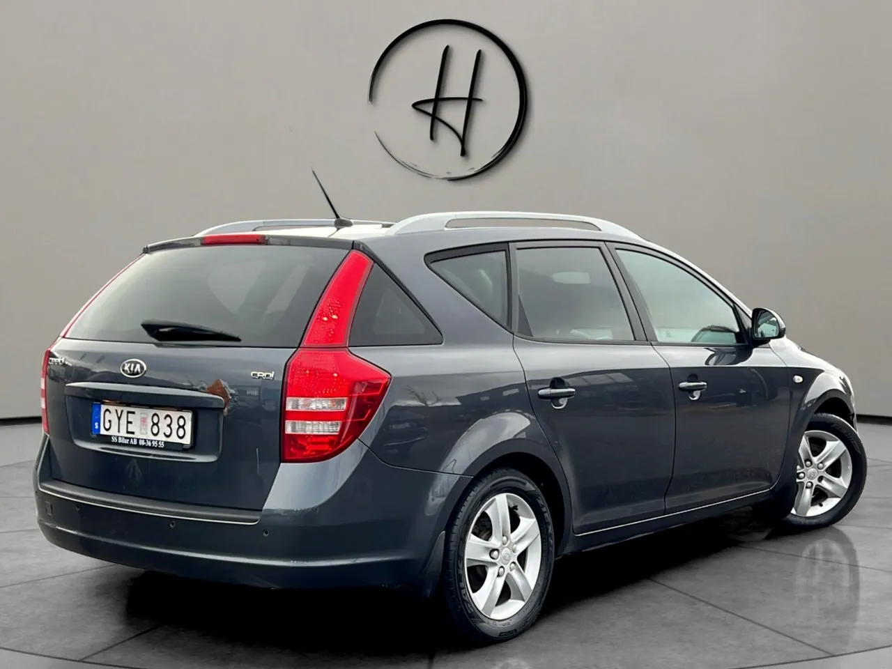 Vehicle image 6