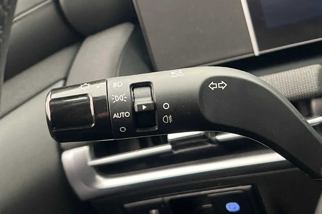 Vehicle image 28