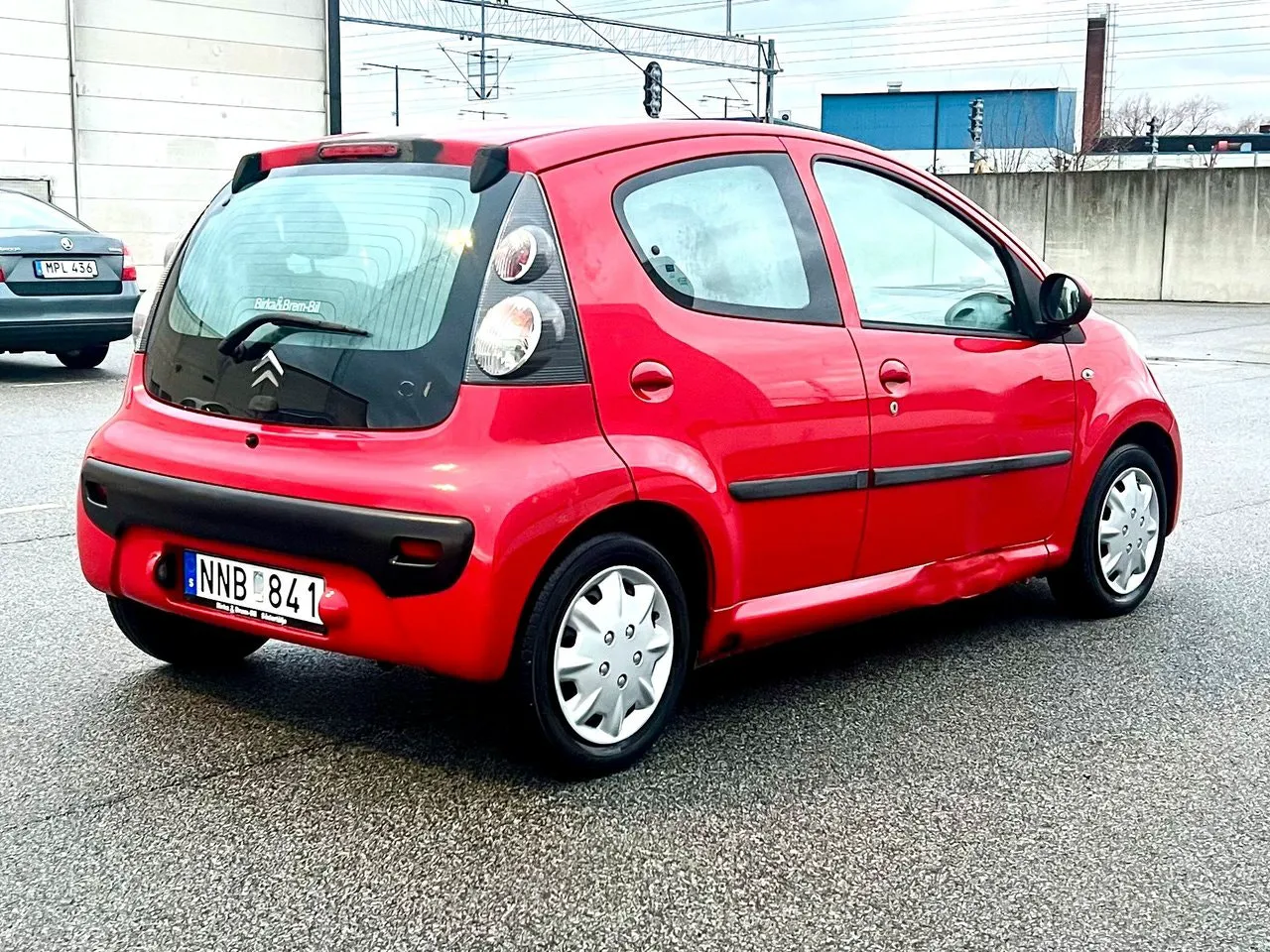Vehicle image 3