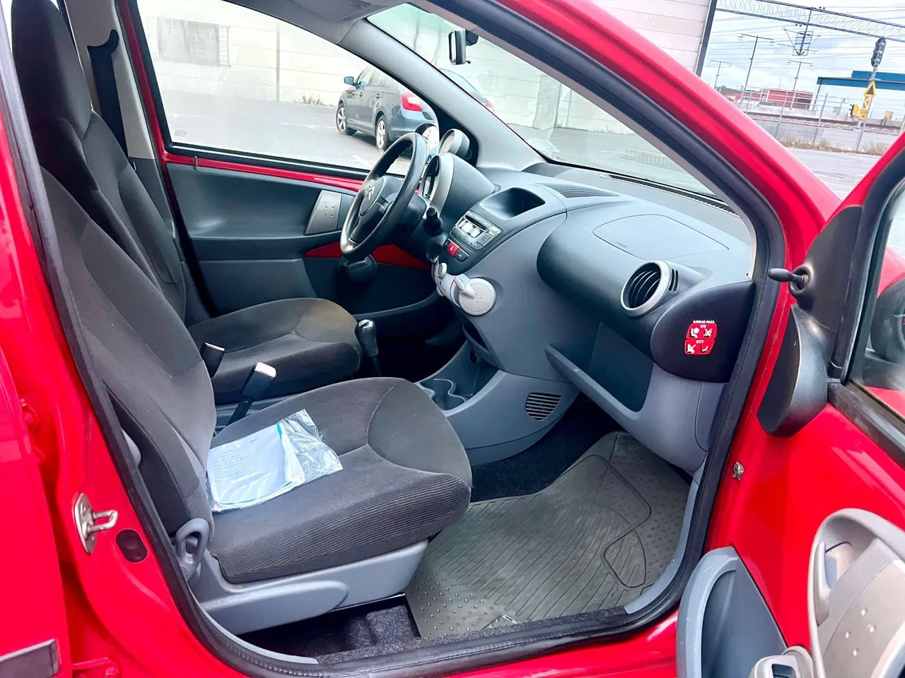 Vehicle image 4