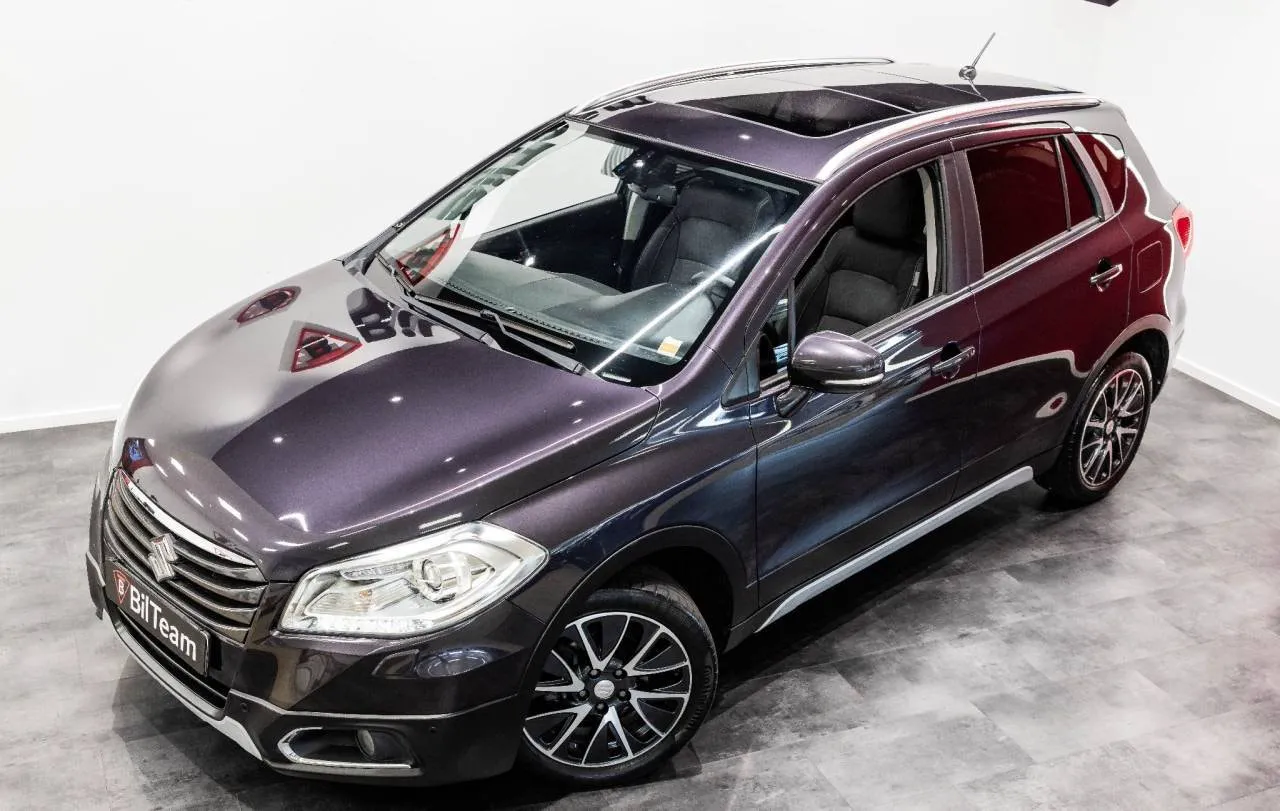 Vehicle image 4