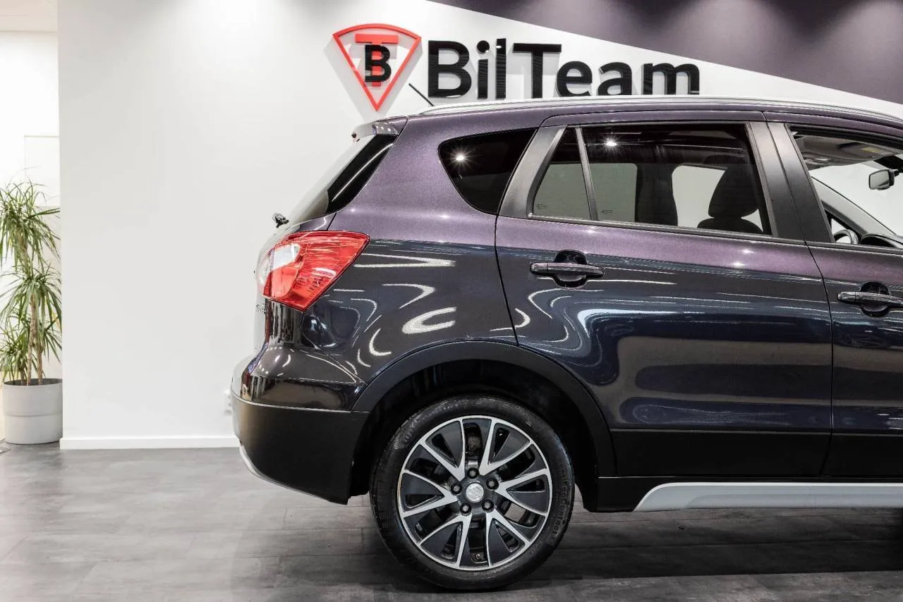 Vehicle image 9