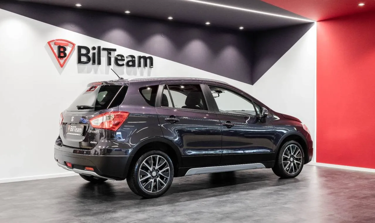 Vehicle image 7