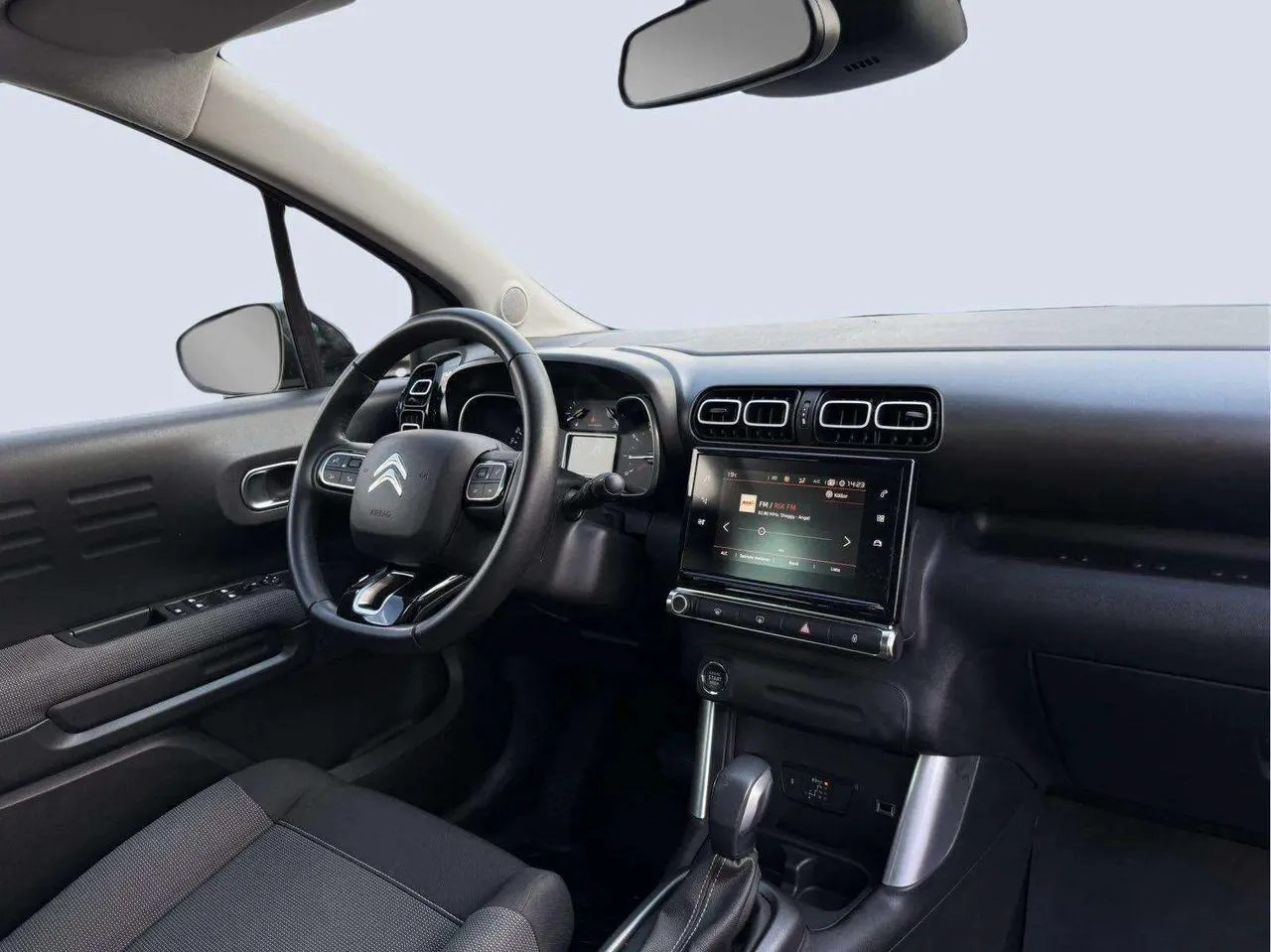 Vehicle image 18